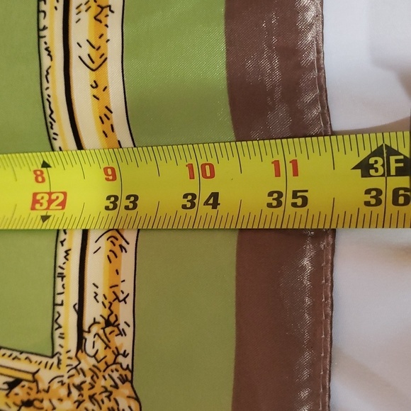 R-33- Women's Scarf Green Cream Yellow Colors NWT - Picture 2 of 3